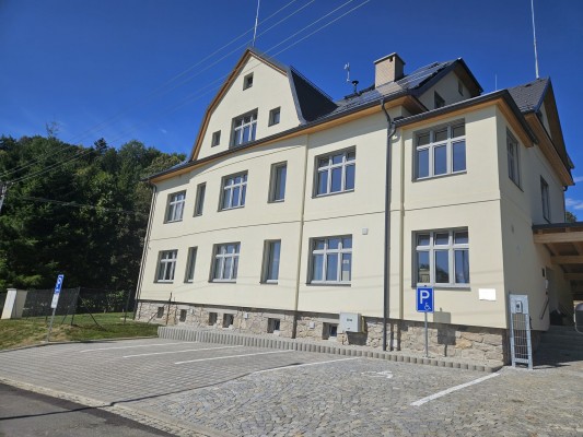 Opravená škola na Kalvodově ulici