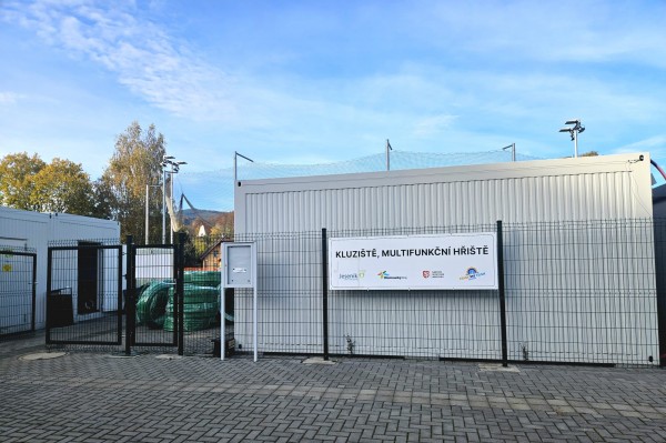 Beton nepočká: Na hřišti se bude pracovat i po setmění