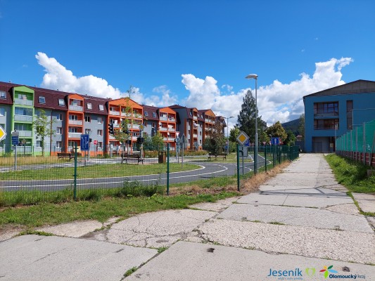 Dopravní hřiště před výstavbou přístřešku.